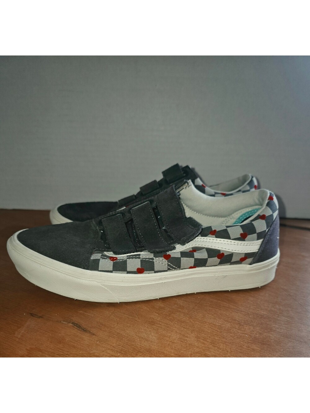 Vans Autism Awareness red heart sneaker mens sz 7.5 ladies sz 9